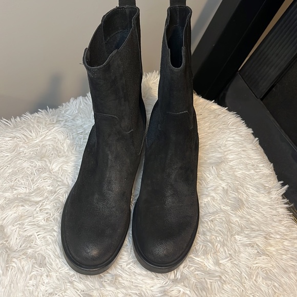 Women’s Emanuele Crasto Black Chelsea Distressed Suede Lug Sole Boots Size 10 - Picture 6 of 16